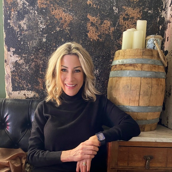 Meet your Posher, Claudia - Picture 1 of 1